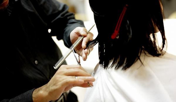 Nằm mơ thấy mình cắt tóc đánh con gì?